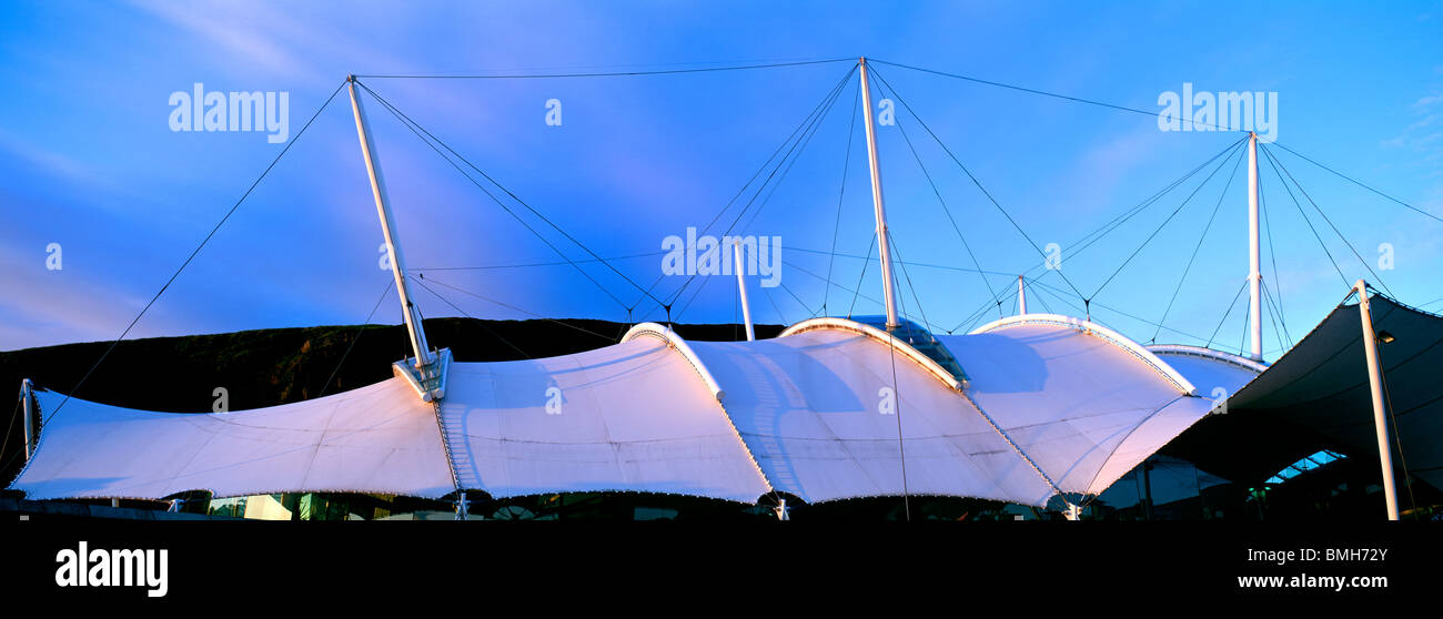 Abend-Farben über das Dach des Dynamic Earth Touristenattraktion, Edinburgh Stockfoto