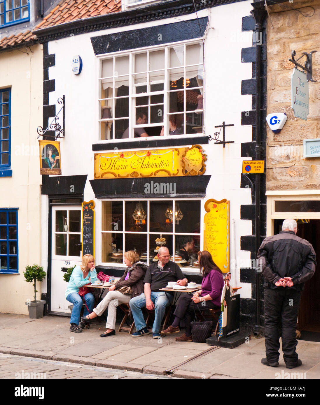 Alte traditionelle britische Tee Zimmer Café Shop bei Whitby, North Yorkshire, England, UK Stockfoto