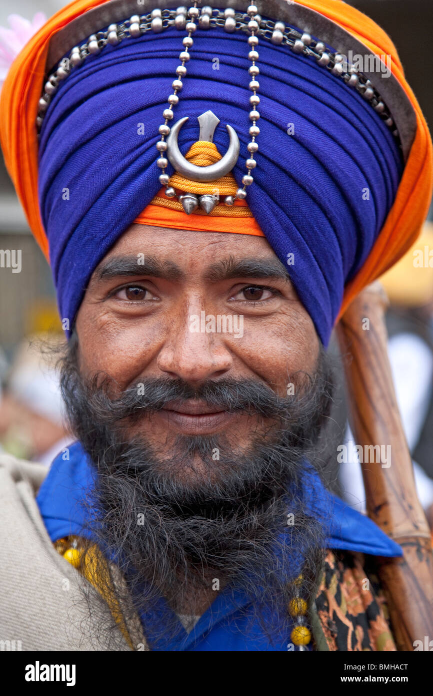 Sikh Mann mit traditionellen Turban. Der Goldene Tempel. Amritsar. Indien Stockfoto