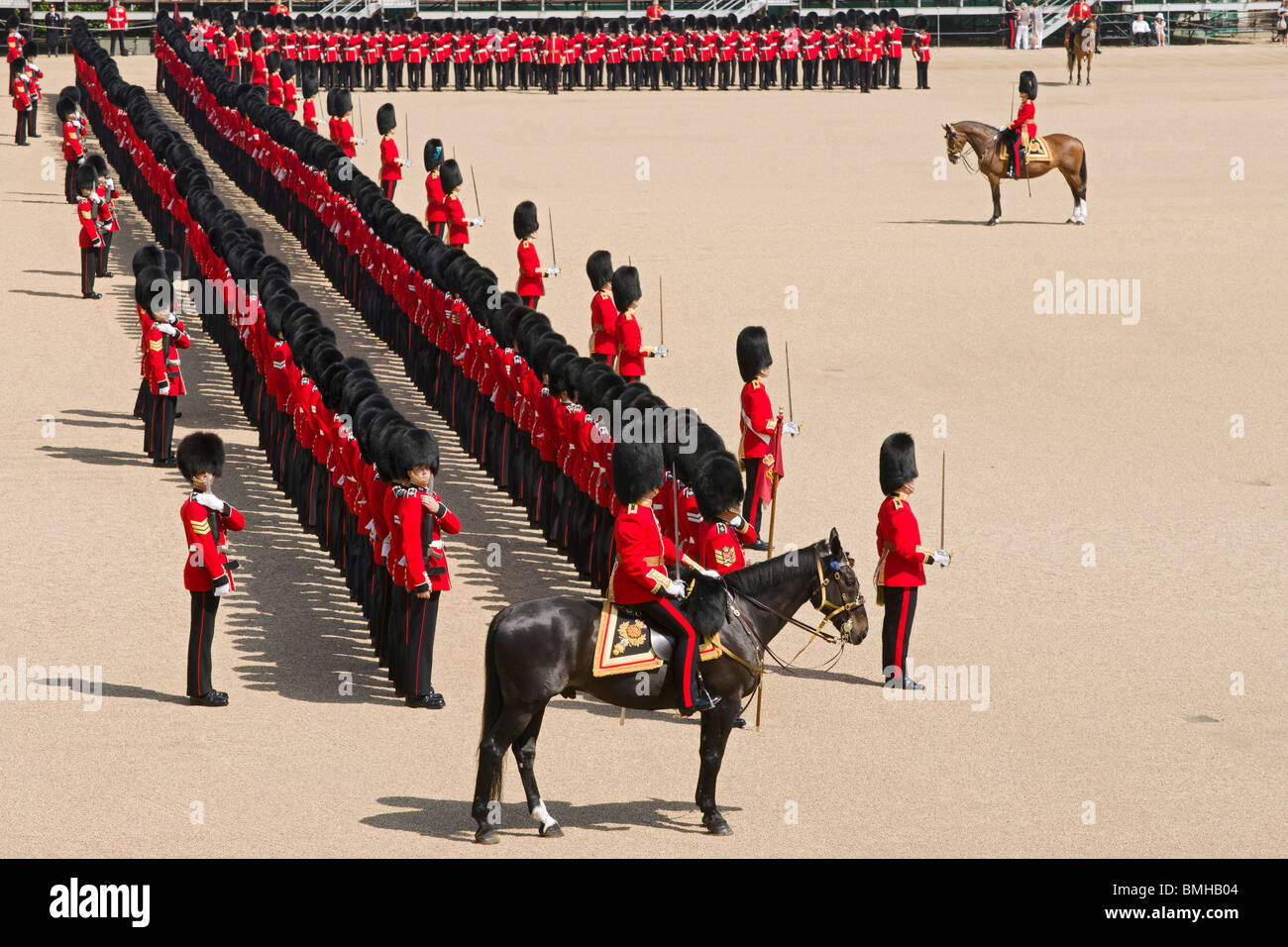 Die Queen Geburtstag Parade, auch bekannt als die Trooping the Colour, alljährlich am Horse Guards Whitehall, London. VEREINIGTES KÖNIGREICH. Stockfoto