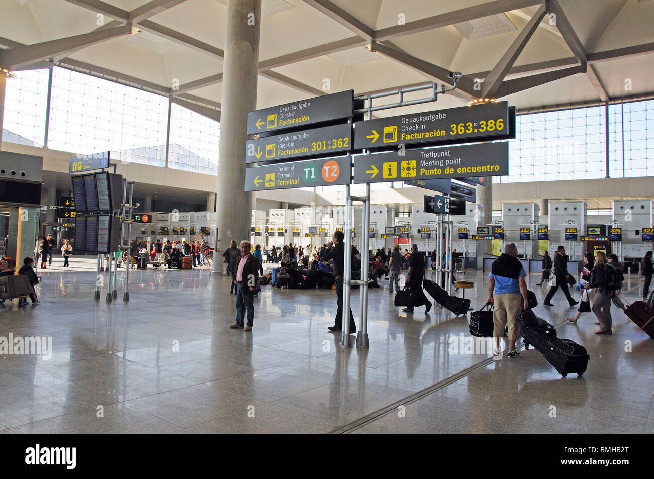 Terminal 3 Check-in Halle, Flughafen Malaga, Malaga, Costa Del Sol, Provinz Malaga, Andalusien, Südspanien, Westeuropa. Stockfoto