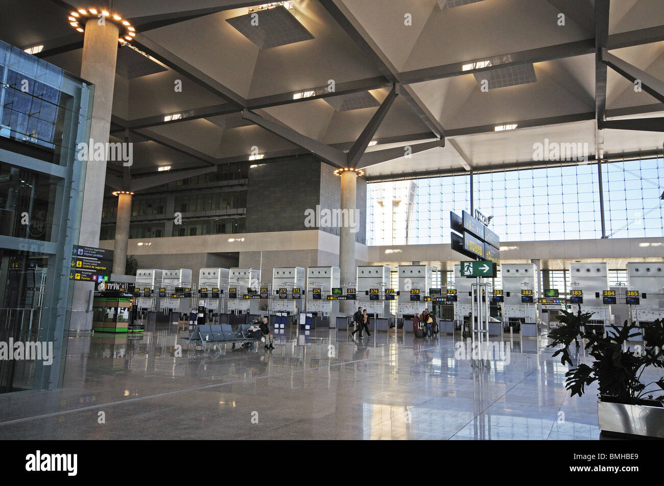 Check-in Halle, Terminal 3, Flughafen Malaga, Malaga, Costa Del Sol, Provinz Malaga, Andalusien, Südspanien, Westeuropa. Stockfoto