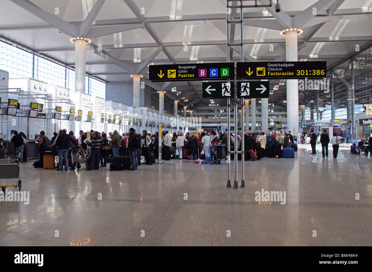 Terminal 3 Check-in Halle, Flughafen Malaga, Malaga, Costa Del Sol, Provinz Malaga, Andalusien, Südspanien, Westeuropa. Stockfoto
