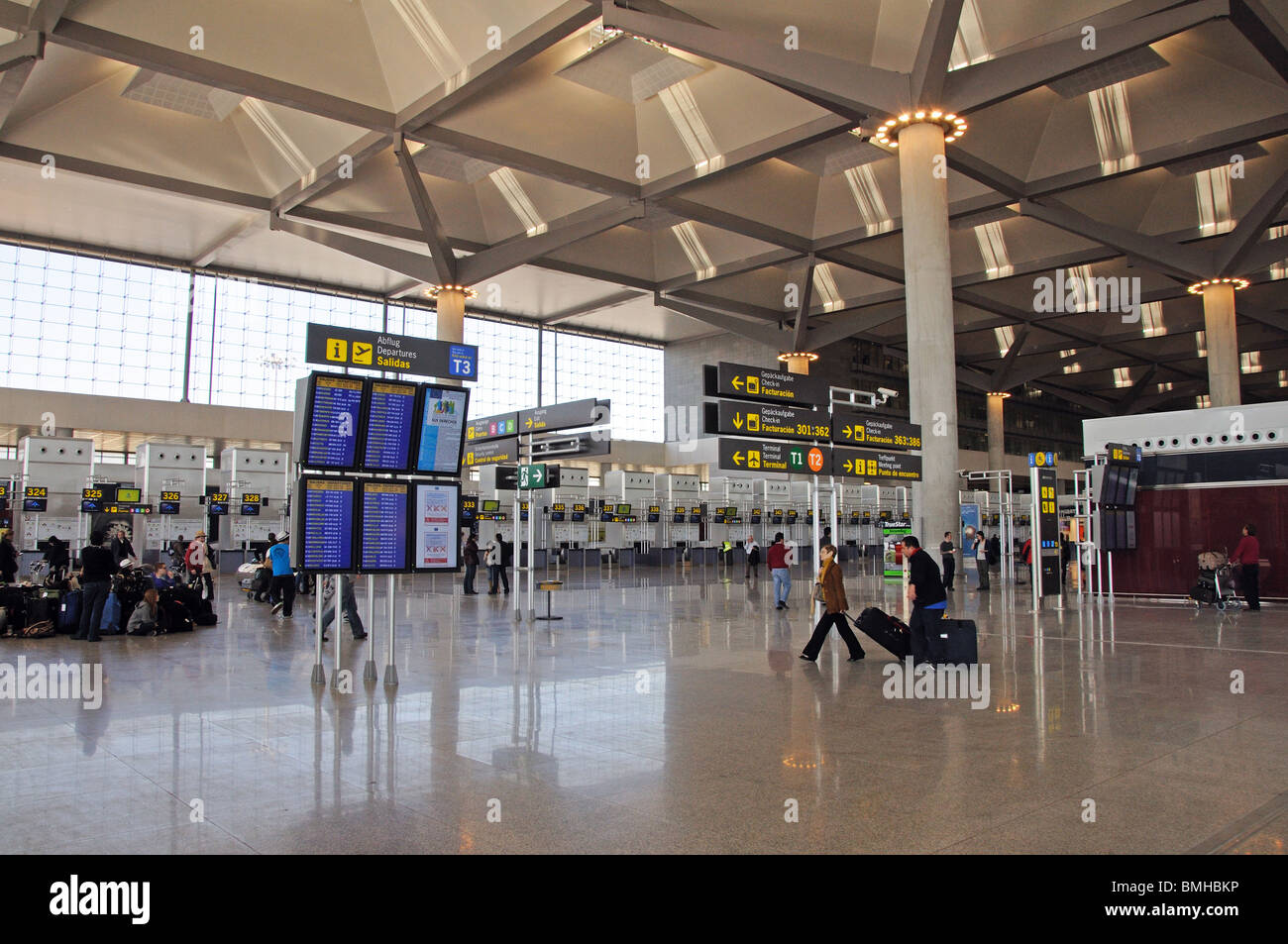 Terminal 3 Check-in Halle, Flughafen Malaga, Malaga, Costa Del Sol, Provinz Malaga, Andalusien, Südspanien, Westeuropa. Stockfoto