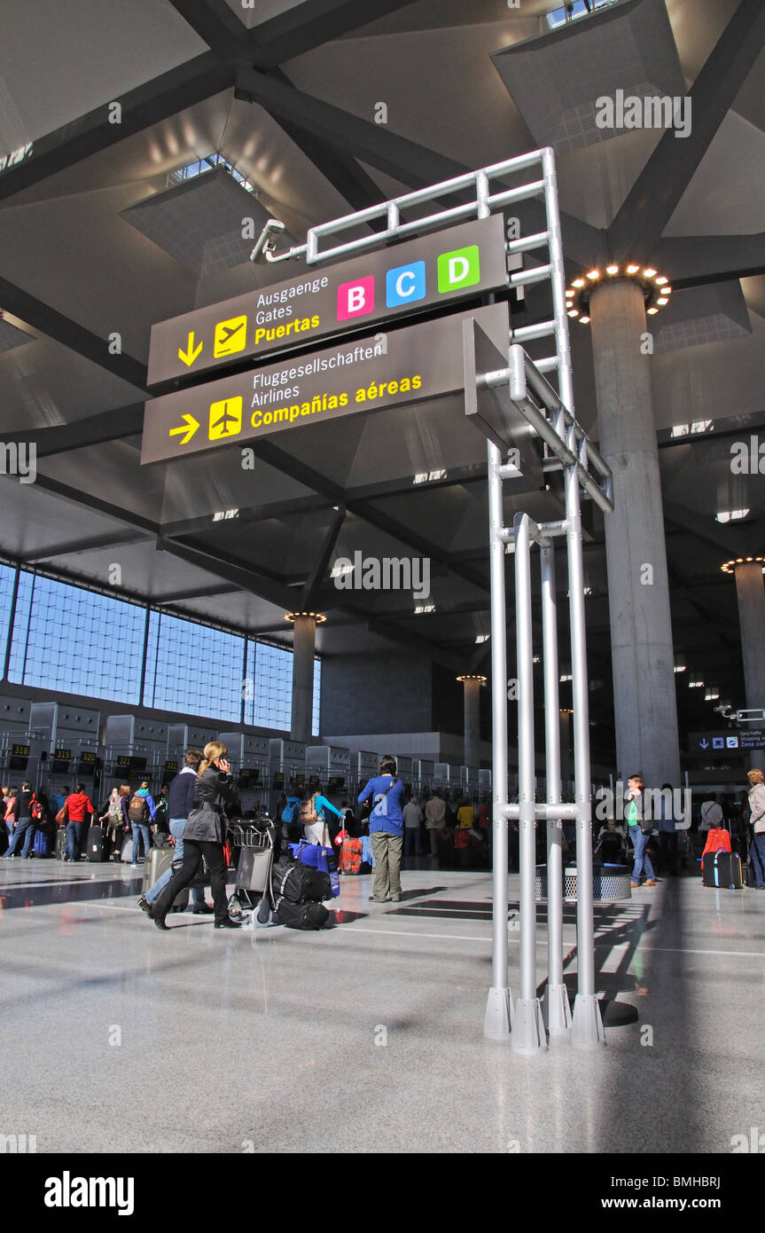 Terminal 3 Check-in Halle, Flughafen Malaga, Malaga, Costa Del Sol, Provinz Malaga, Andalusien, Südspanien, Westeuropa. Stockfoto