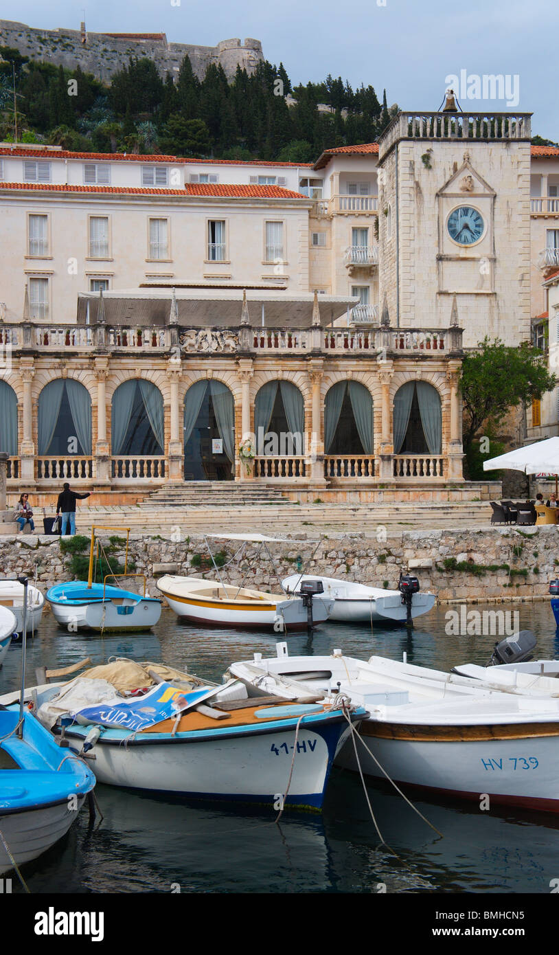 Kroatien, Split, dalmatinischen Riviera - Insel Hvar - die venezianische Loggia oder Rathaus der Stadt Hvar, Harbour lodge Stockfoto