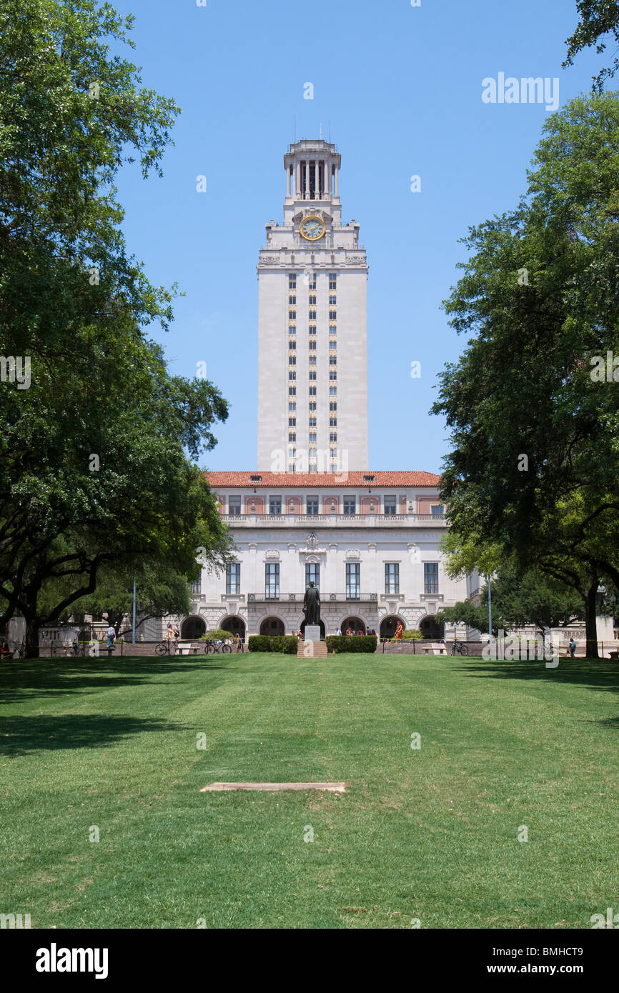 University of Texas Tower vom Vorgarten in Austin Texas Stockfoto
