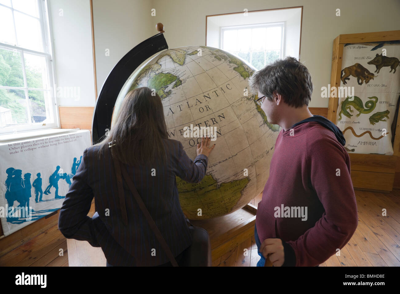 New Lanark - Robert Owen utopische Industriedorf in Schottland. Ein Globus, frühen 1800er Jahren, in der Schulstube. Stockfoto