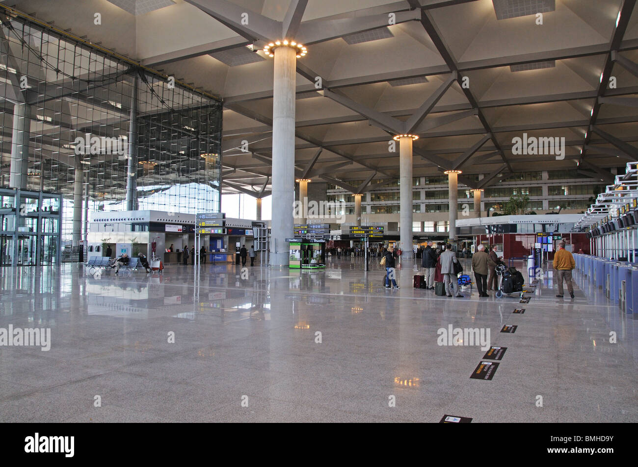Terminal 3 Check-in Halle, Flughafen Malaga, Malaga, Costa Del Sol, Provinz Malaga, Andalusien, Südspanien, Westeuropa. Stockfoto