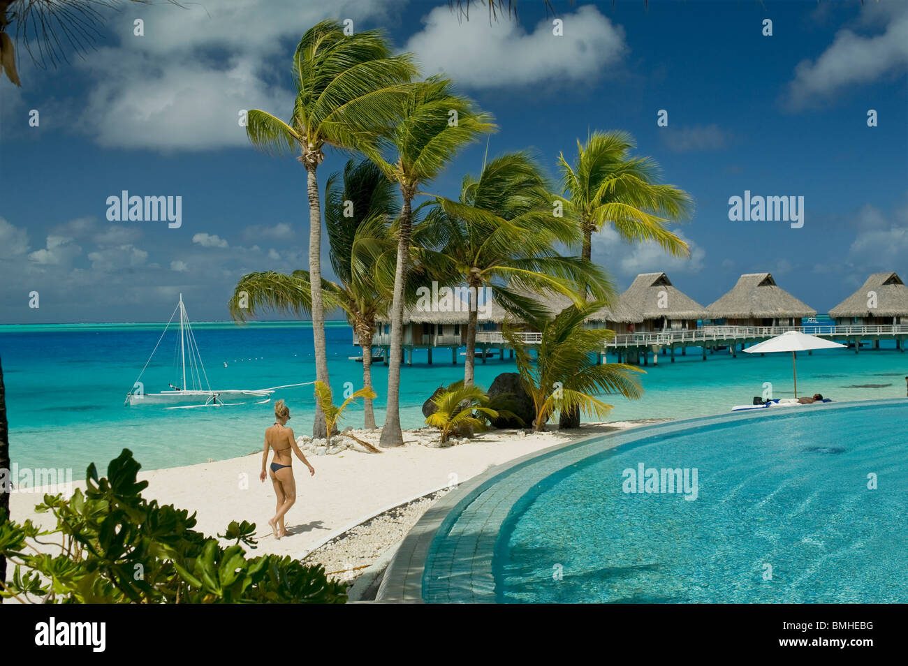 Schwimmbad von Bora Bora Nui Resort &amp; Spa Stockfoto
