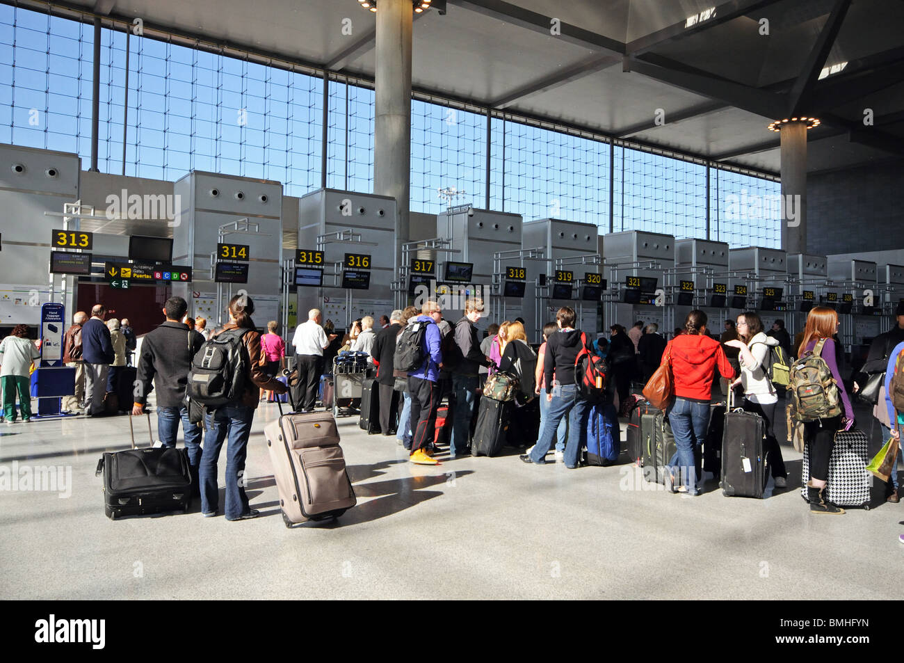 Terminal 3 Check-in Halle, Flughafen Malaga, Malaga, Costa Del Sol, Provinz Malaga, Andalusien, Spanien. Stockfoto