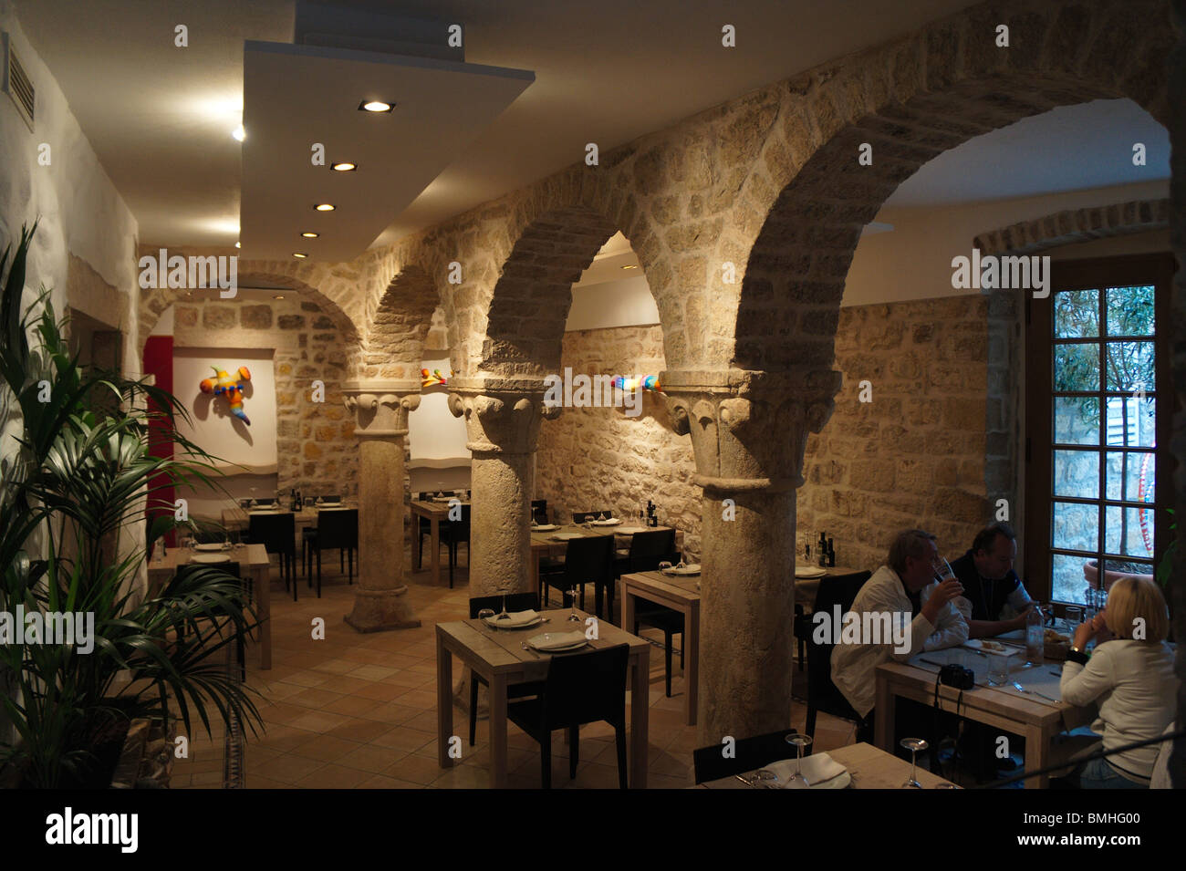 Kroatien, Split, dalmatinischen Riviera - Insel Hvar - Restaurant Interieur, alte Giaxa Restaurant in venezianischen Haus aus dem 16. Jahrhundert Stockfoto