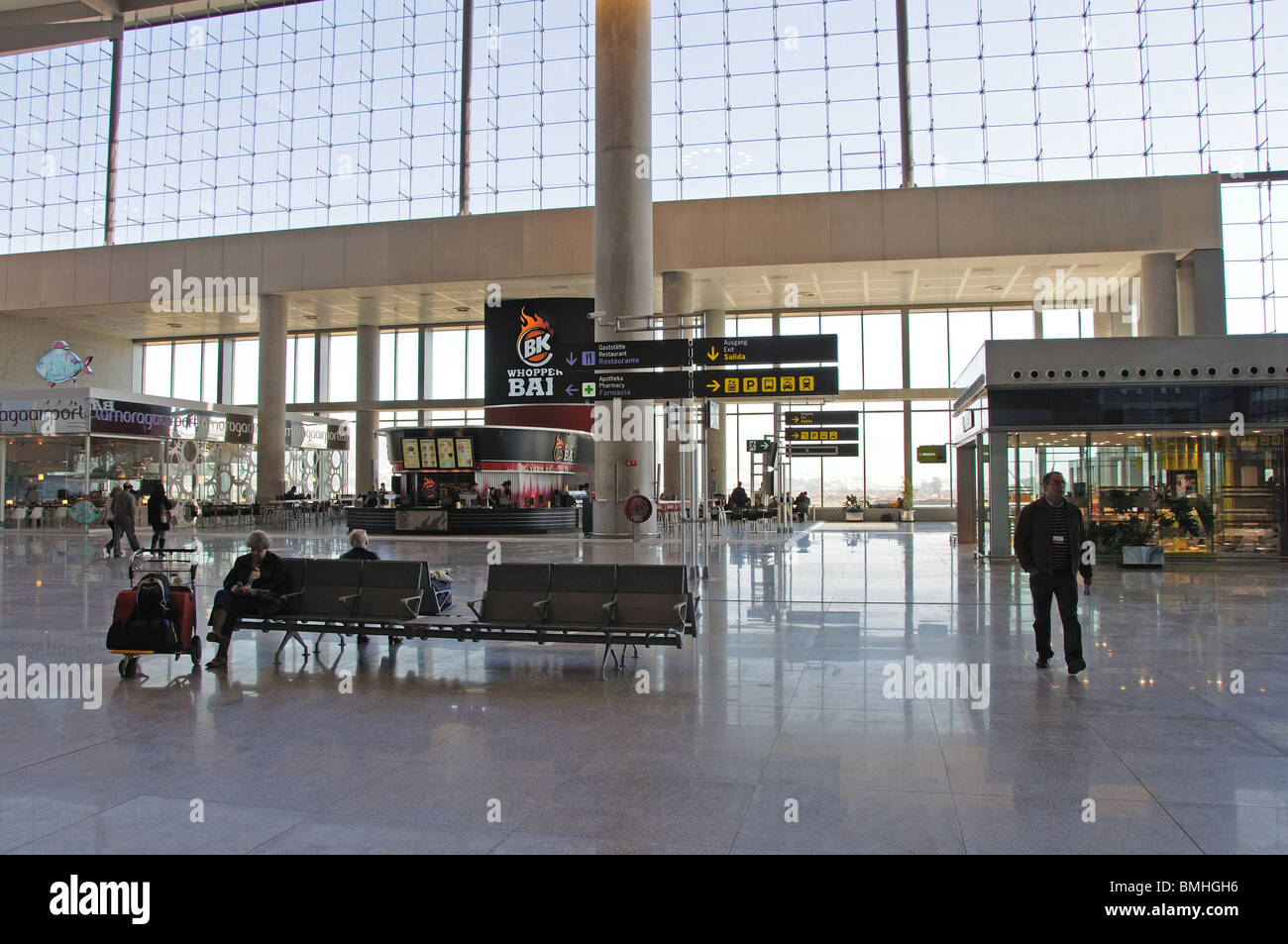 Terminal 3 Check-in Halle, Flughafen Malaga, Malaga, Costa Del Sol, Provinz Malaga, Andalusien, Südspanien, Westeuropa. Stockfoto