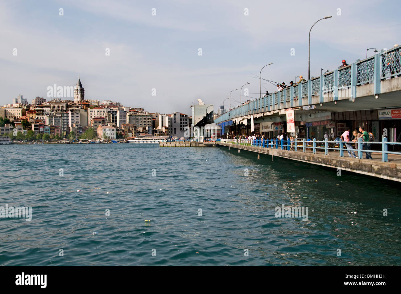 Istanbul Restaurant Terrasse Boote Goldene Horn Galata Brücke Waterfront Tower Fische Angeln Eminonu Stockfoto
