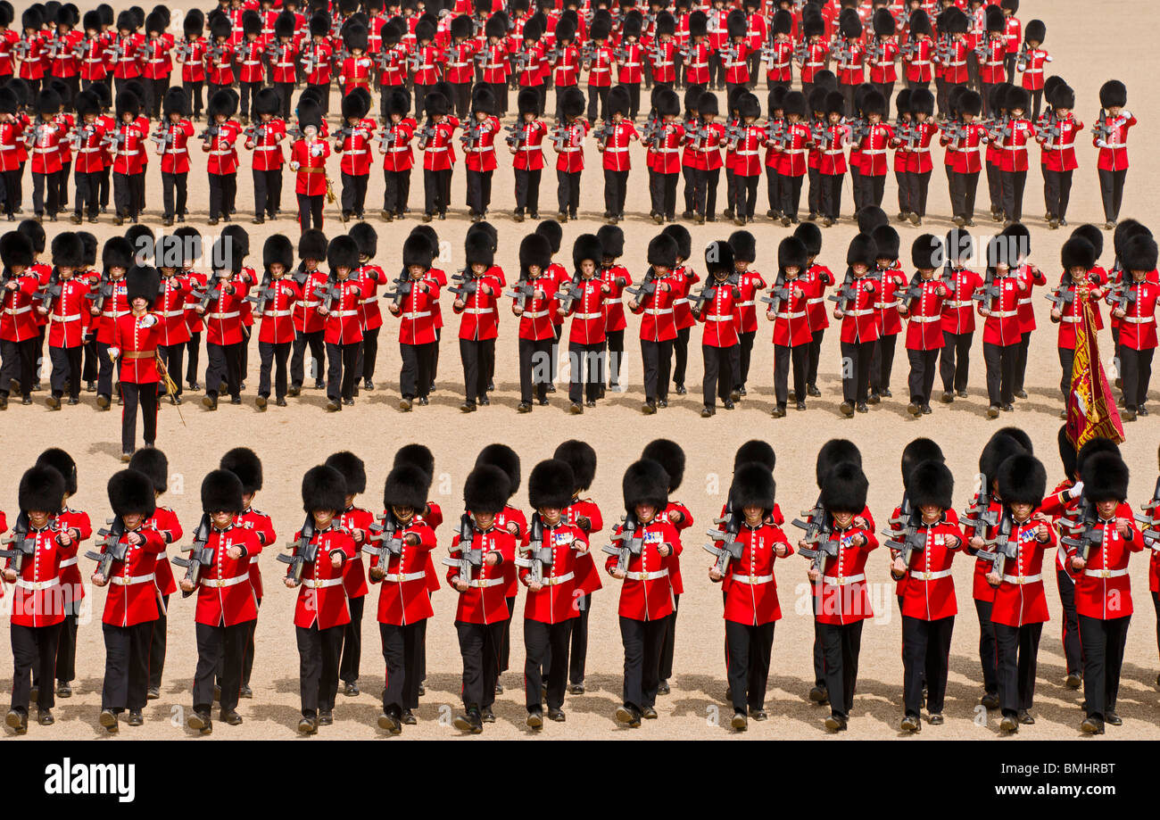 Die Queen Geburtstag Parade, auch bekannt als die Trooping the Colour, alljährlich am Horse Guards Whitehall, London. VEREINIGTES KÖNIGREICH. Stockfoto
