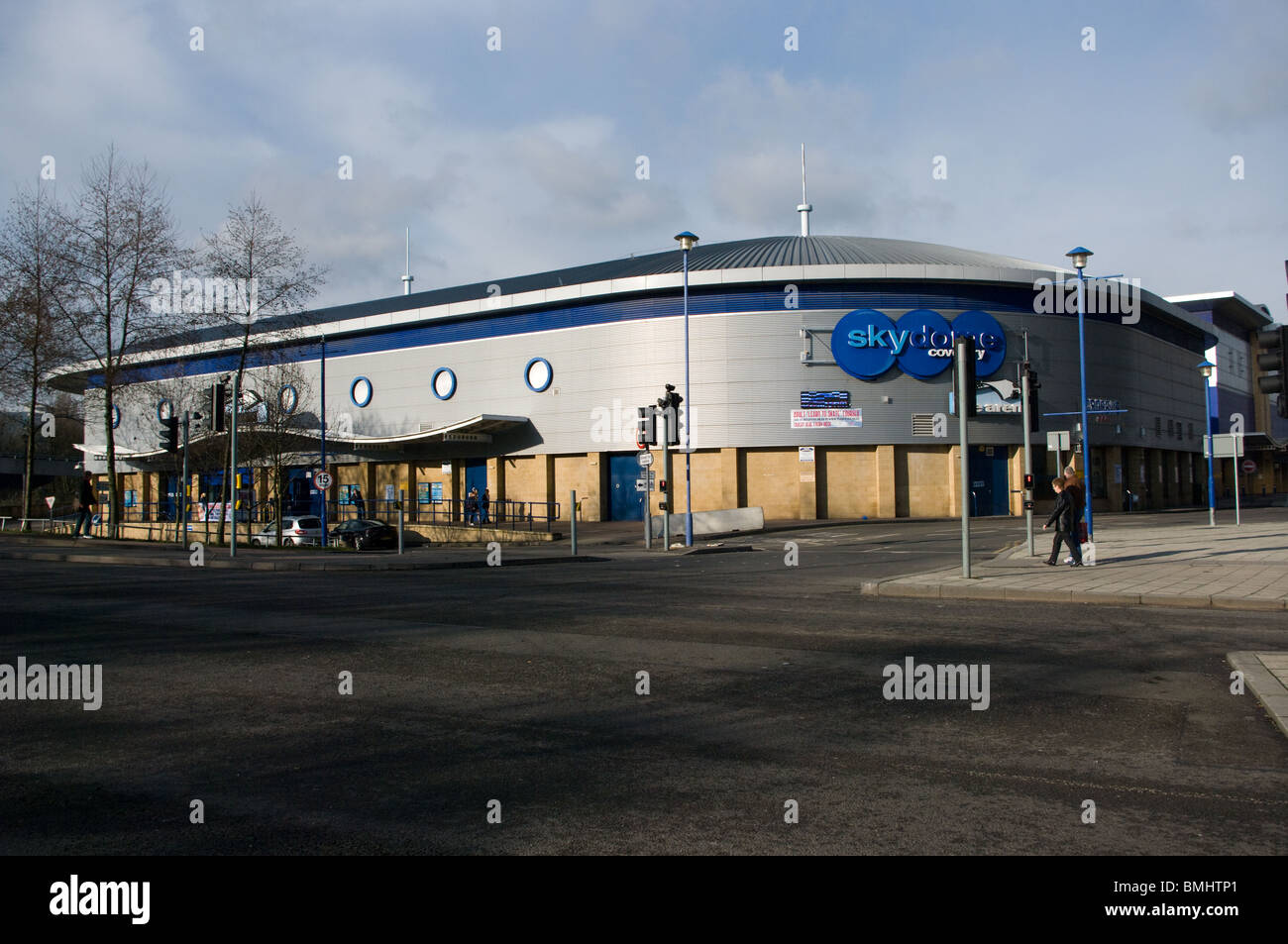 Außenansicht des Coventry SkyDome Stockfoto
