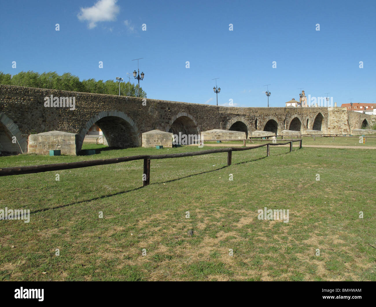 Brücke von Paso Honroso in Hospital de Orbigo. Leon-Provinz. Spanien. Stockfoto