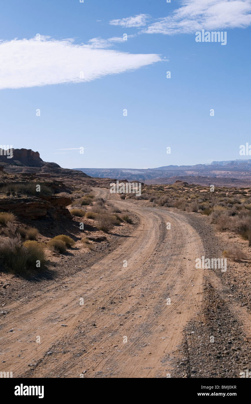Feldweg in der Wüste von Arizona Stockfoto