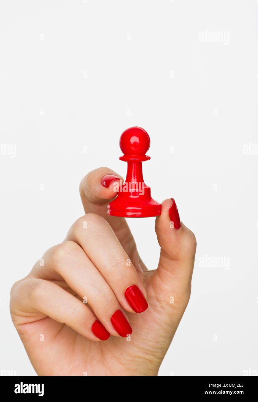 Hand, die rote Figur Schachfigur Stockfoto
