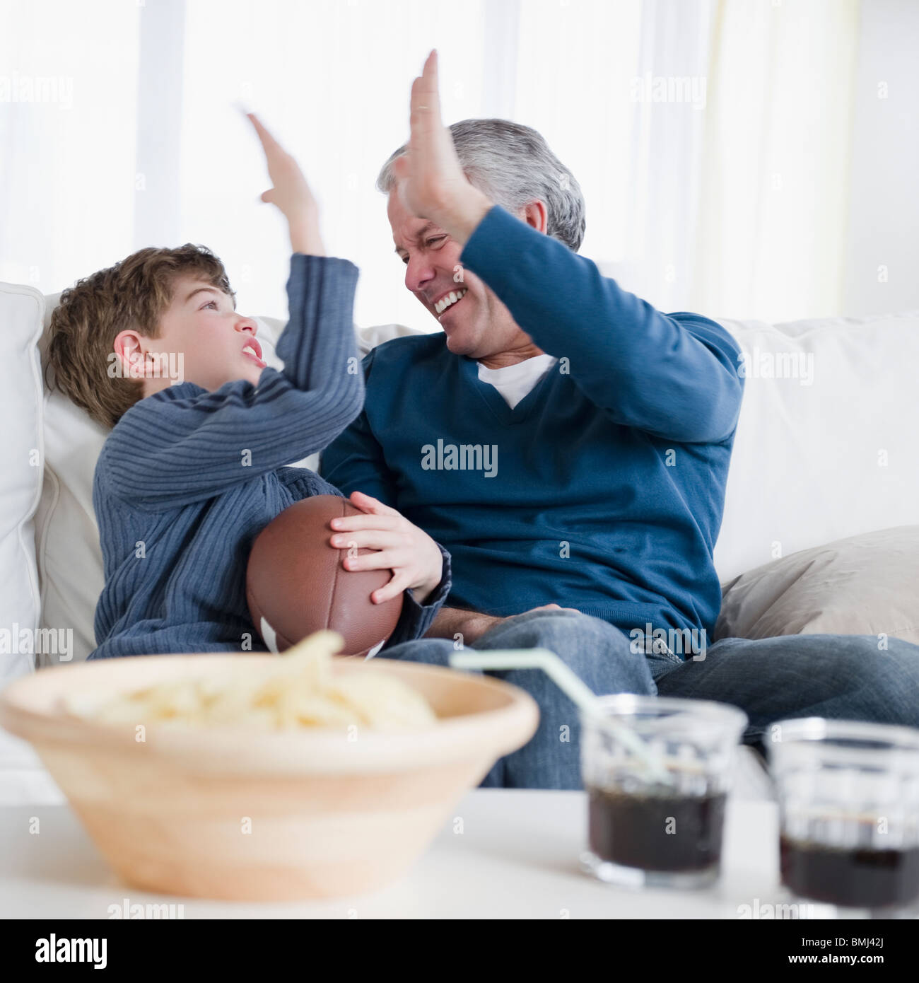 Vater und Sohn gerade Fußball-Spiel Stockfoto