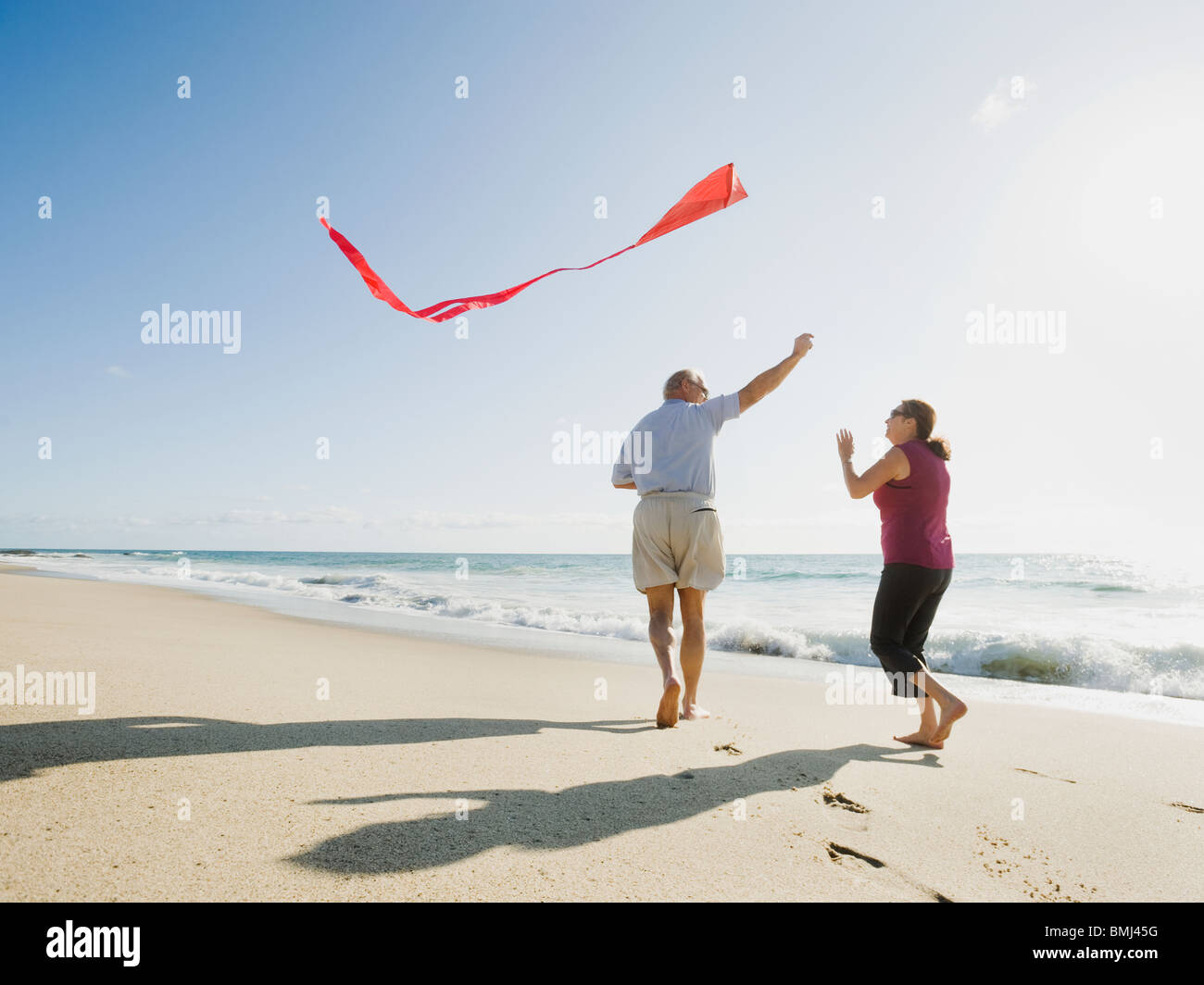 Paar Drachen am Strand Stockfoto