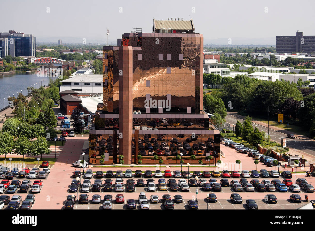Blick vom Imperial War Museum North in Manchester Ship Canal, Quay West, Parkplatz, Salford Quays, Manchester, UK Stockfoto