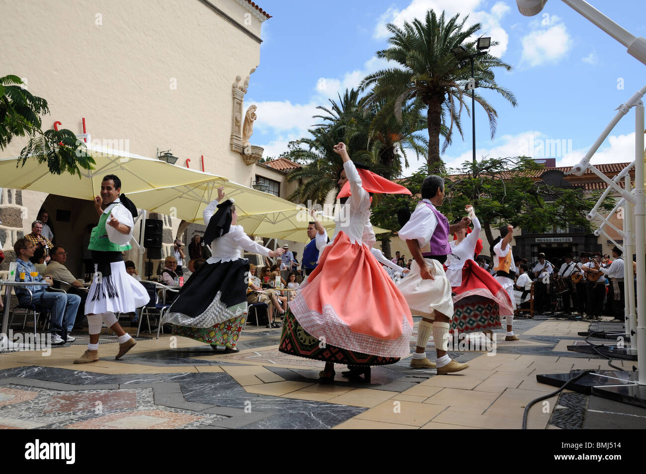 Traditionelle Tänzer in Pueblo Canario, Doramas-Park, Las Palmas de Gran Canaria Stockfoto