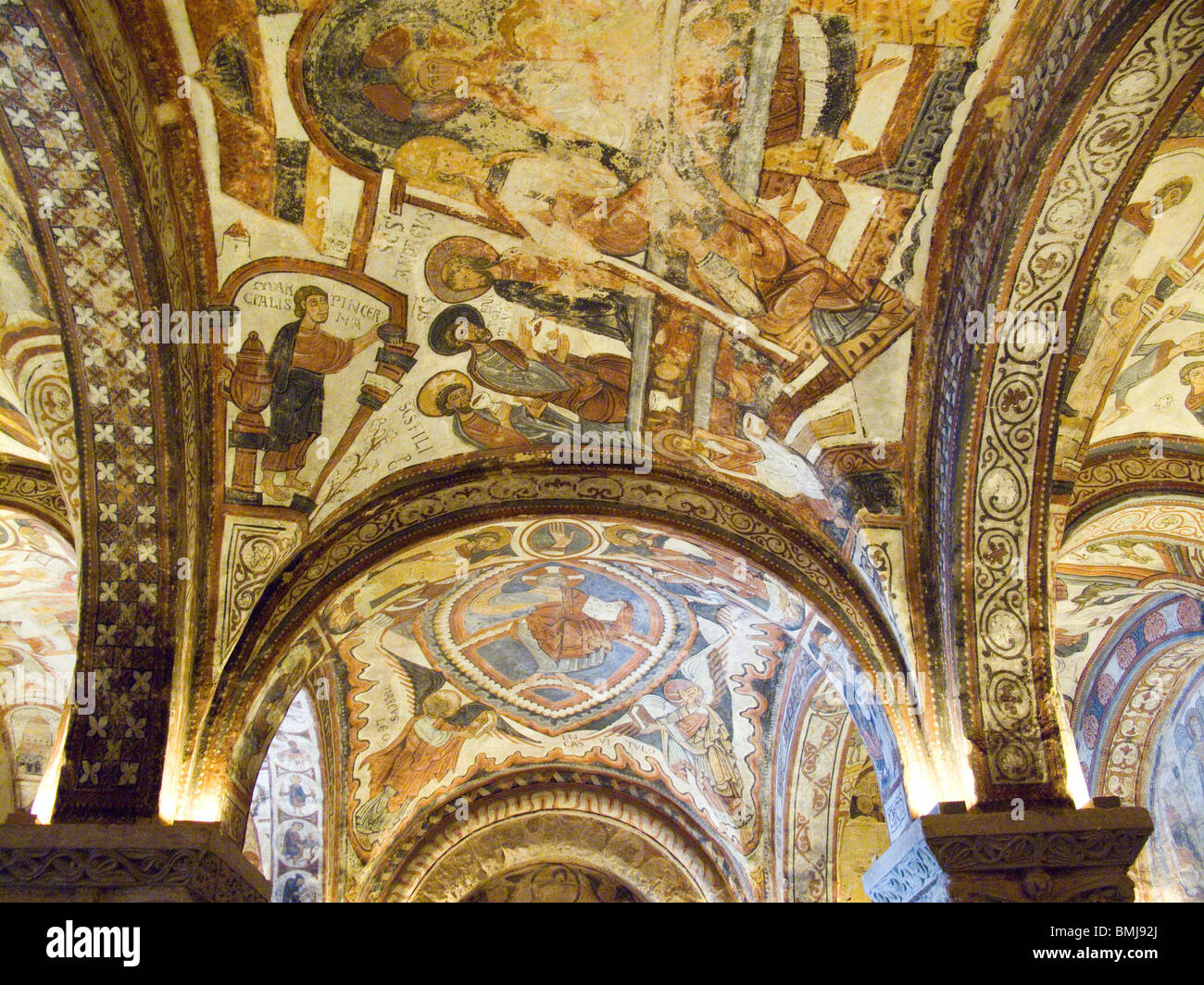 Romanische Malereien in der Krypta der Könige, Collegiate Kirche San Isidoro, Leon, Spanien. Stockfoto