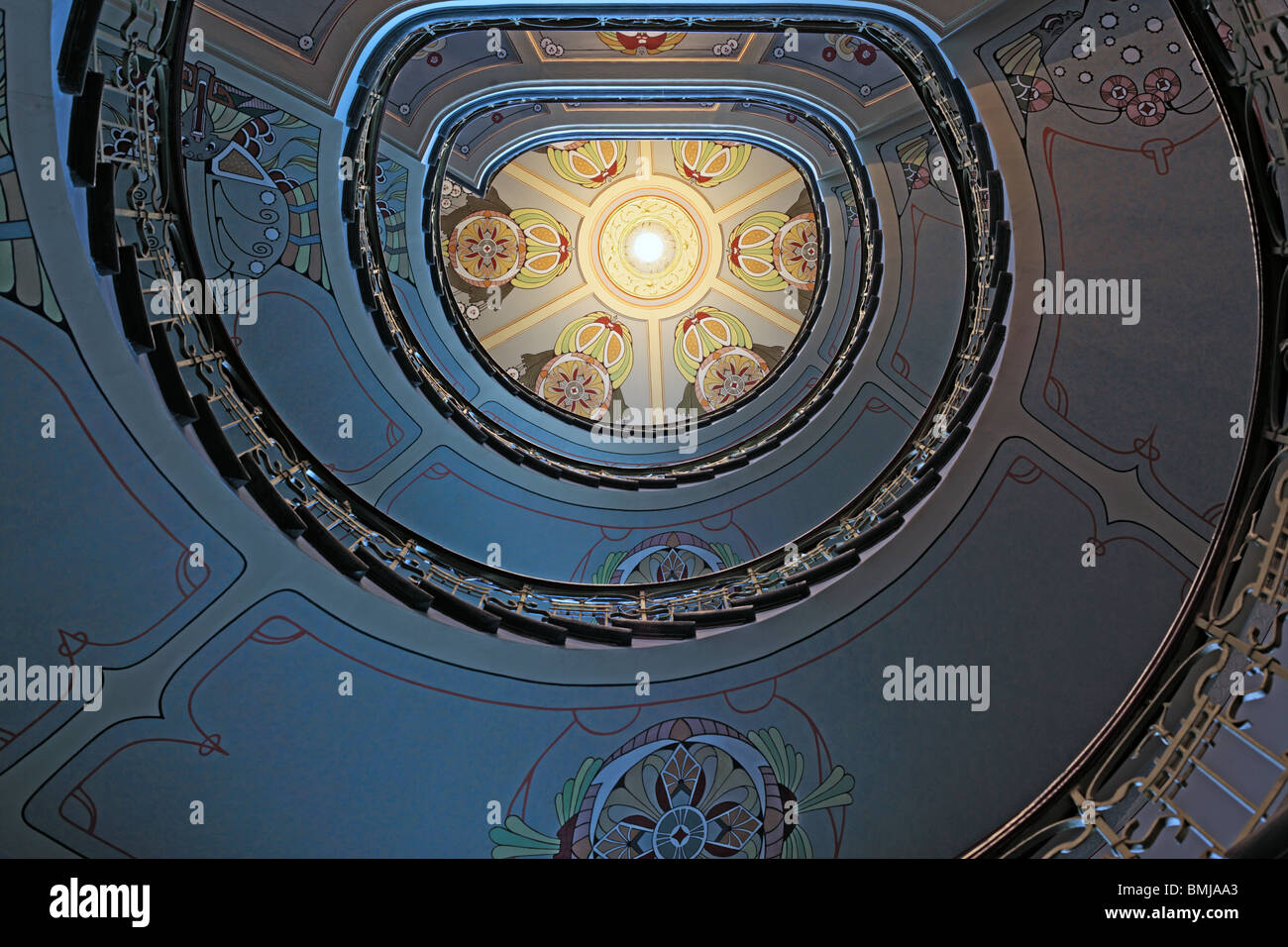 Treppe in Jugendstilhaus, Riga, Lettland Stockfoto