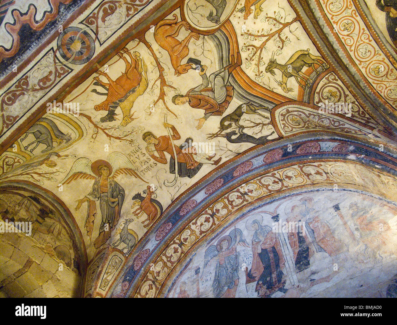 Romanische Malereien in der Krypta der Könige. Collegiate Kirche San Isidoro, Leon, Spanien. Annuntiation an die Hirten Stockfoto