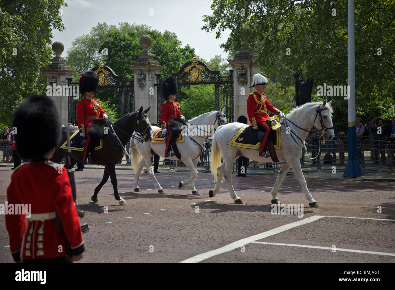 Berittene Offiziere an der Zustand-Öffnung des Parlaments Zeremonie in London Stockfoto