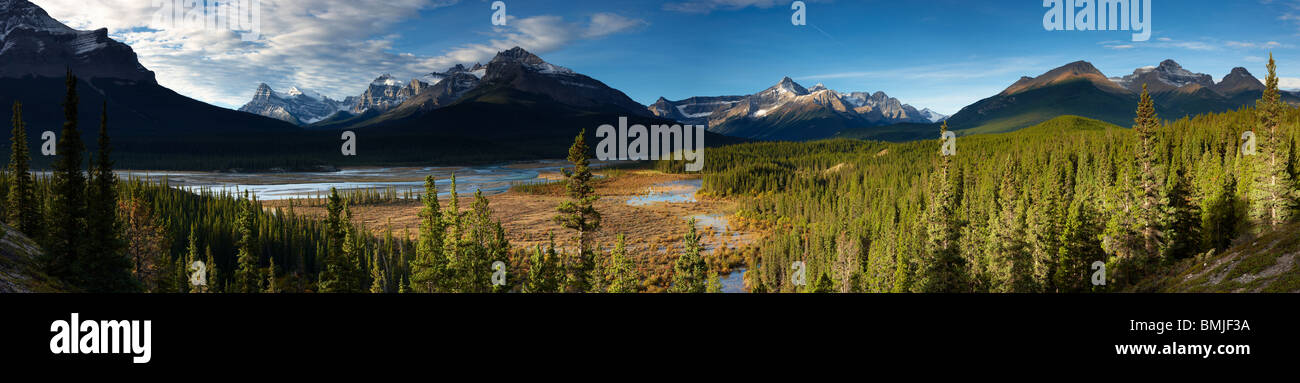 Howse Fluss und werden Berge, Saskatchewan Crossing, Banff Nationalpark, Alberta, Kanada Stockfoto