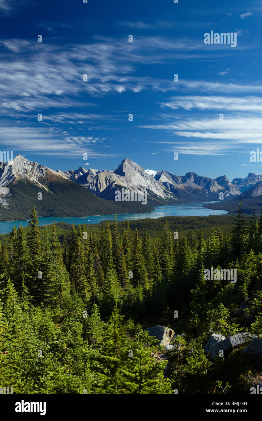 Maligne Lake von kahlen Hügeln, Jasper Nationalpark, Alberta, Kanada Stockfoto
