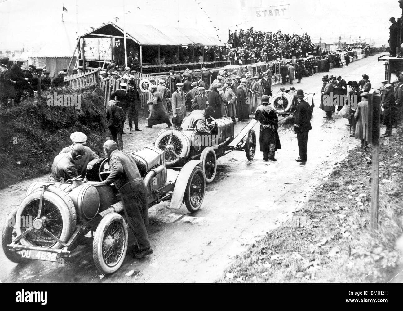 Humber-Team zu Beginn des Rennens 1914 Tourist Trophy Stockfoto