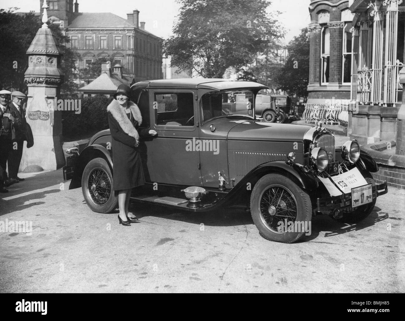 Marmon gerade 8 Coupé 1928 mit Besitzerin und Trophy, Gewinner des Southport Rallye Concours d ' Elegance Wettbewerbs. Stockfoto