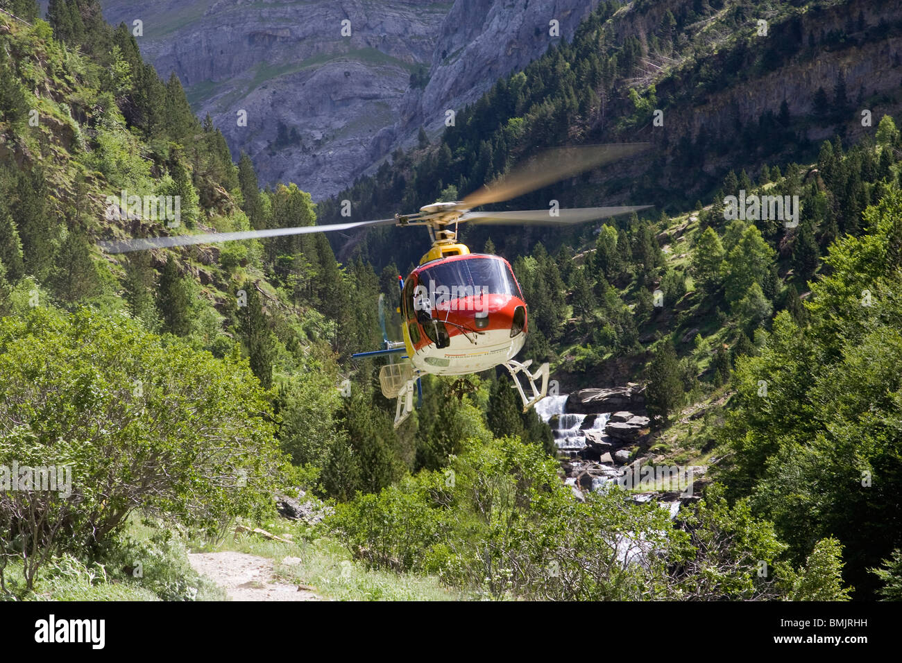 Hubschrauber in einem langen Tal Stockfoto