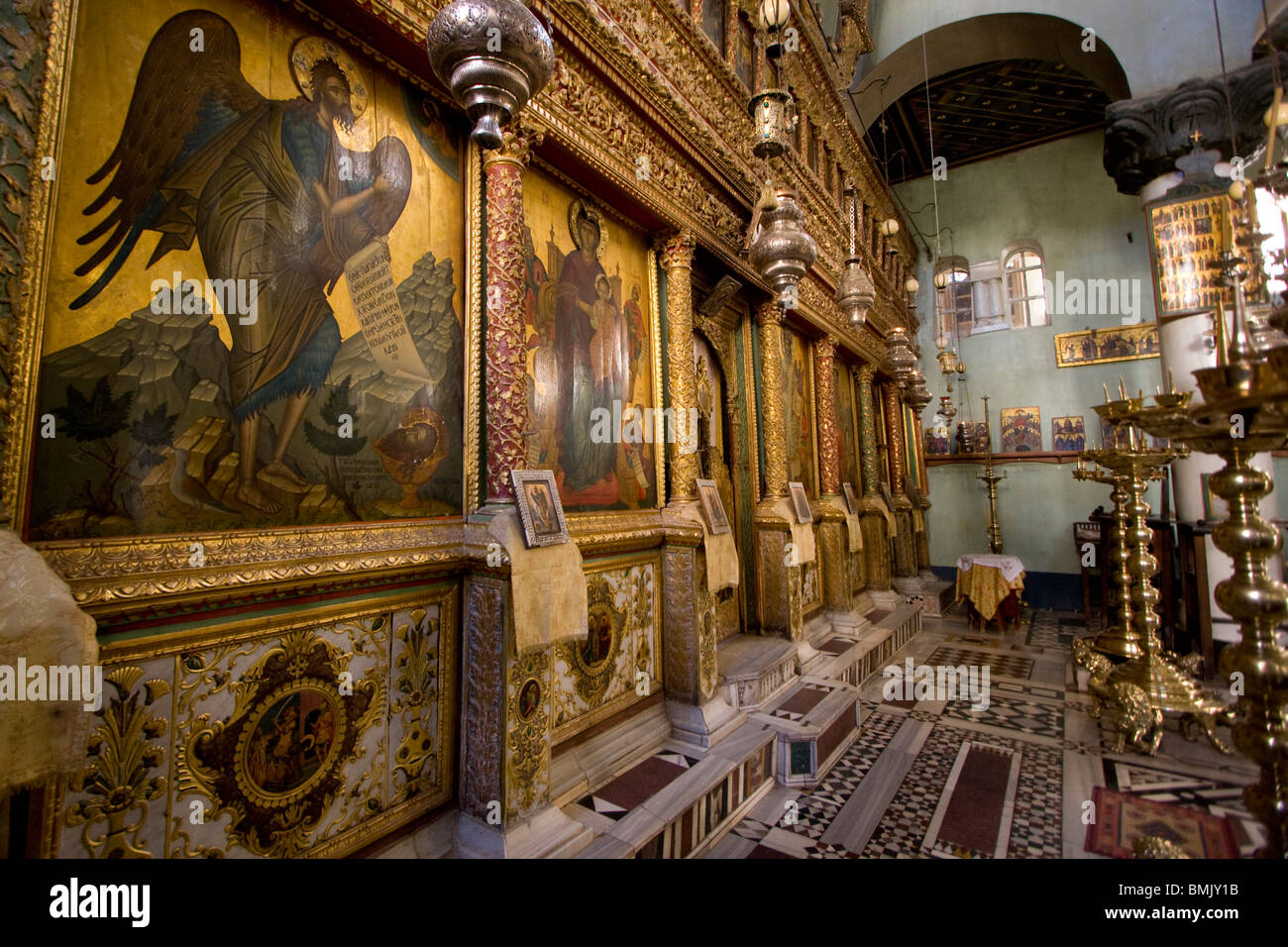 Die Ikonostase im Inneren der großen Basilika der Verklärung in das heilige Kloster des Heiligen. Stockfoto