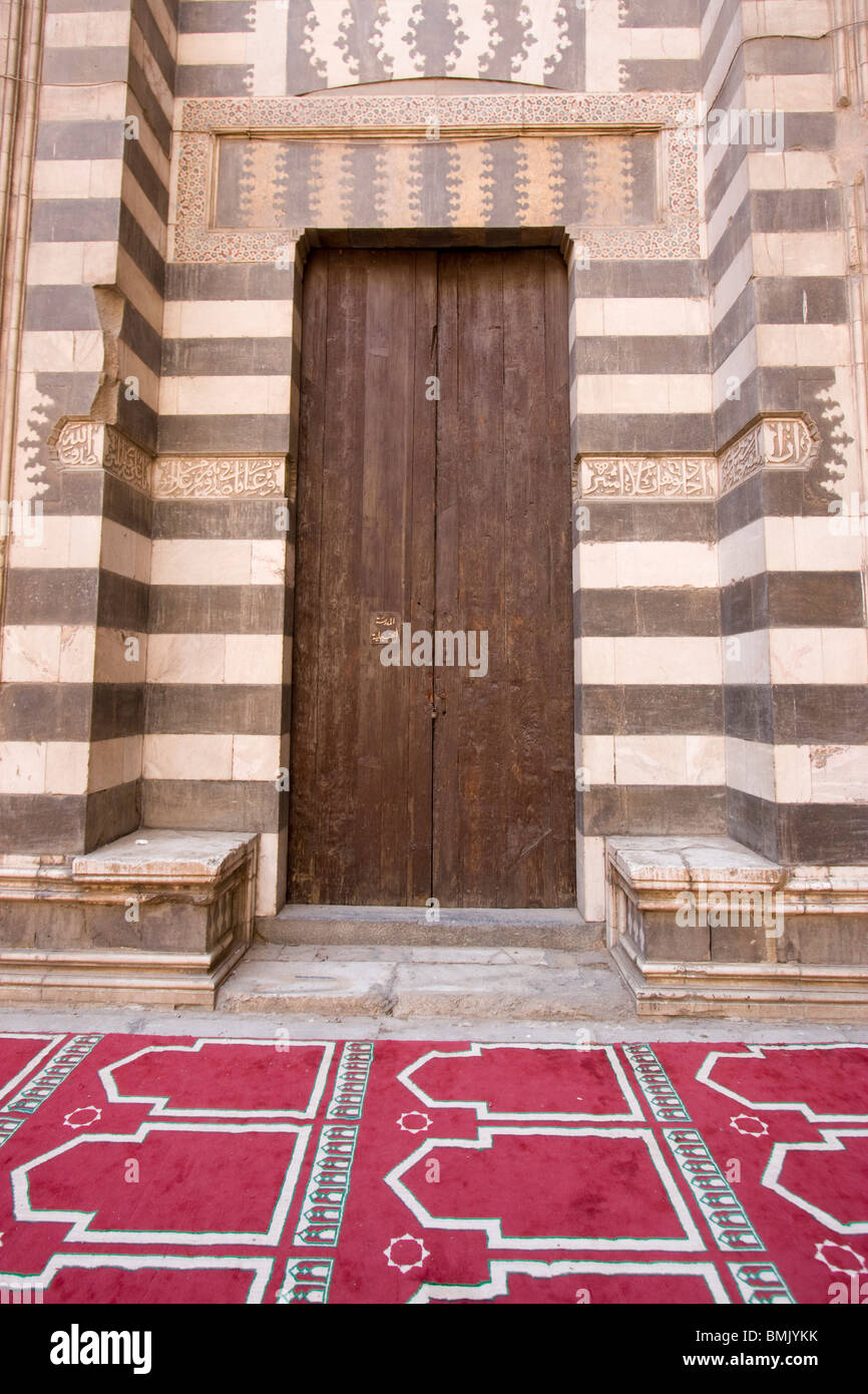 Eingangsportal des Sultan Hassan Mosque und Madrasa, Kairo, Al Qahirah, Ägypten Stockfoto