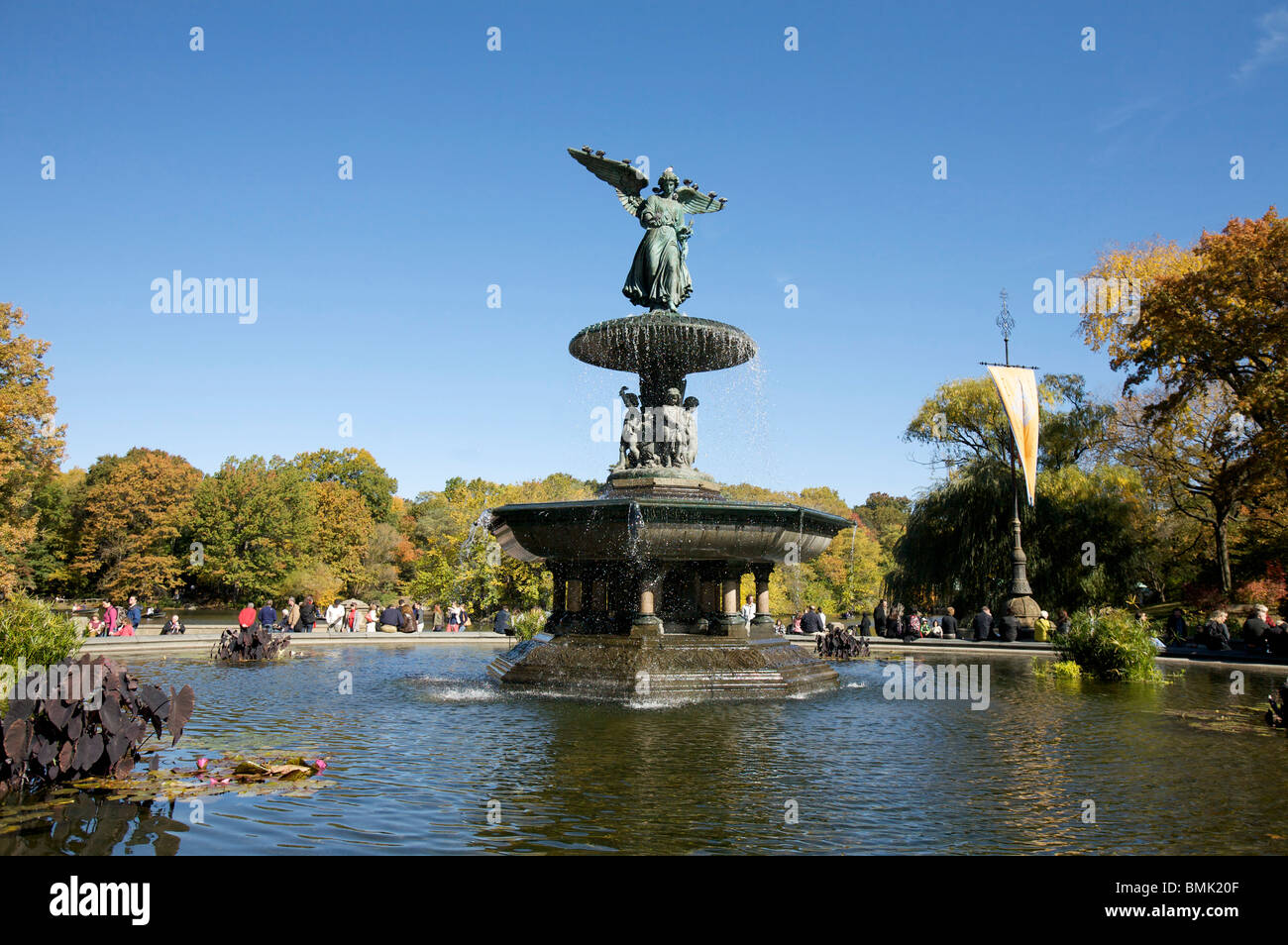 Bethesda Fountain, Central Park, New York City. Die Skulptur ist Angel of Waters zu nennen und wurde im Jahre 1873 von Emma Stebbins entworfen. Stockfoto