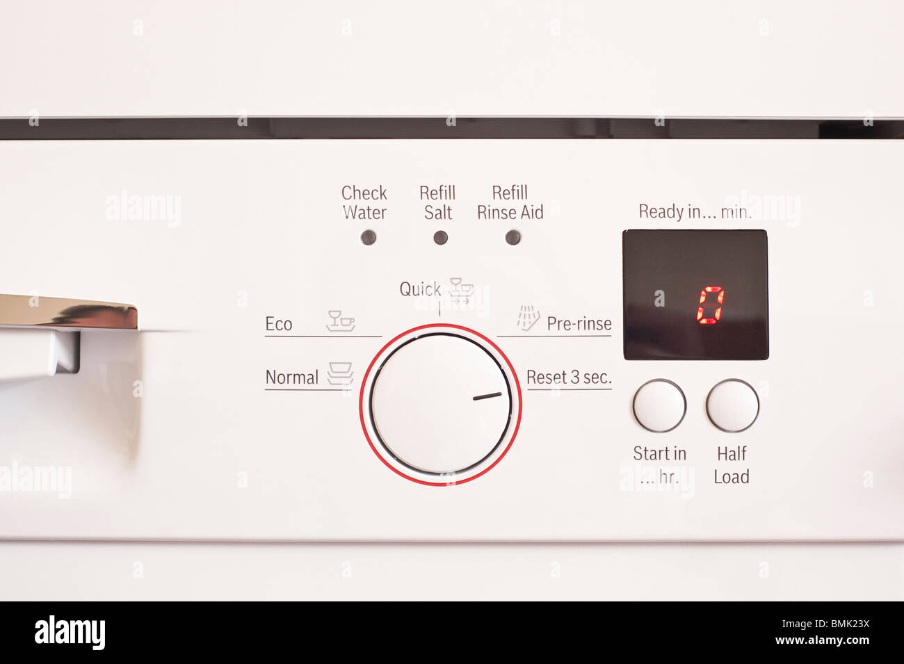 Bosch Geschirrspüler zeigt das Control Panel und Tasten Stockfoto