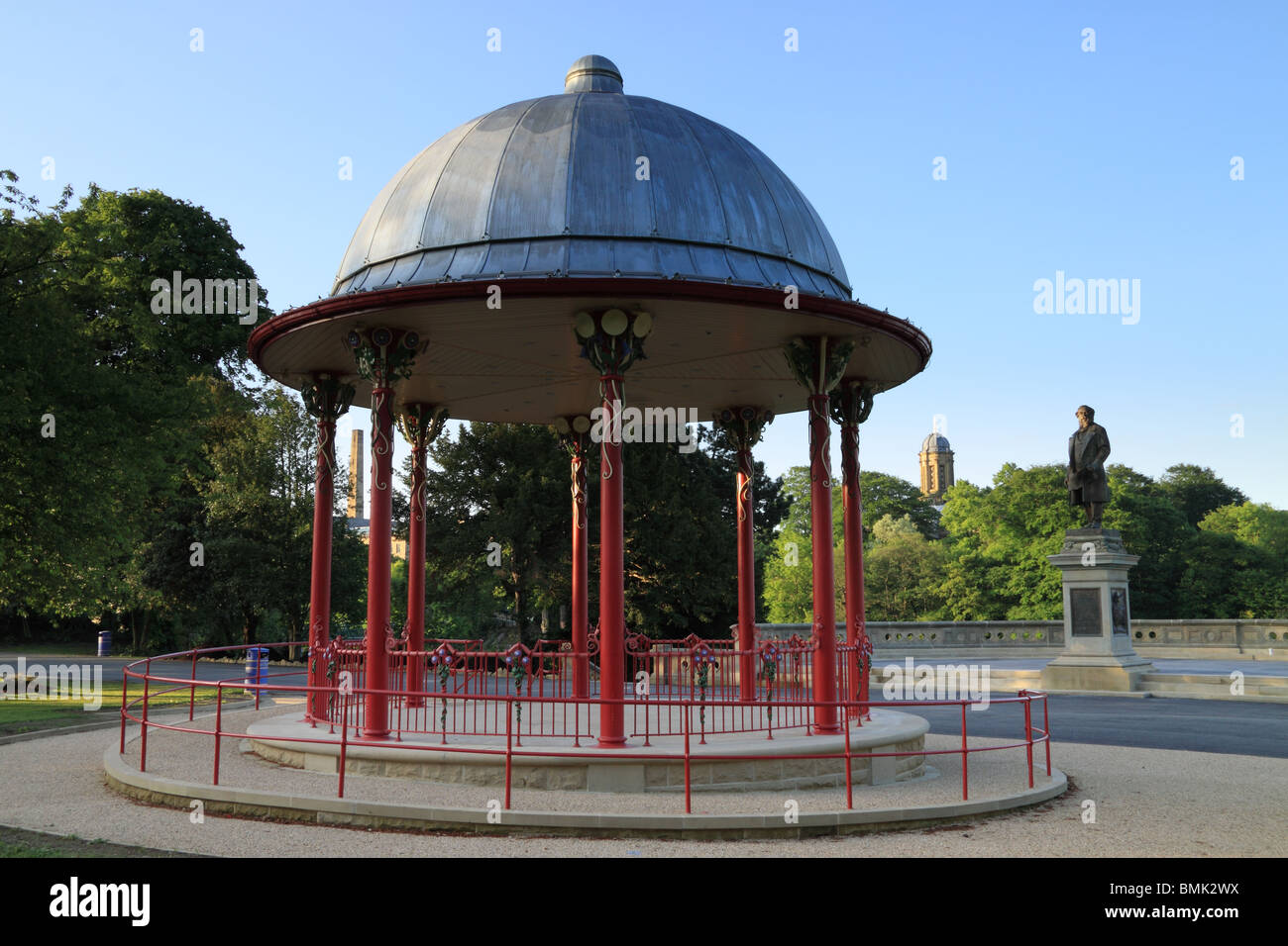 Die Musikpavillon im Roberts Park, Saltaire, Bradford, wurde hinzugefügt, als Teil eines £ 4 M Lotterie finanziert Sanierung des Parks Stockfoto