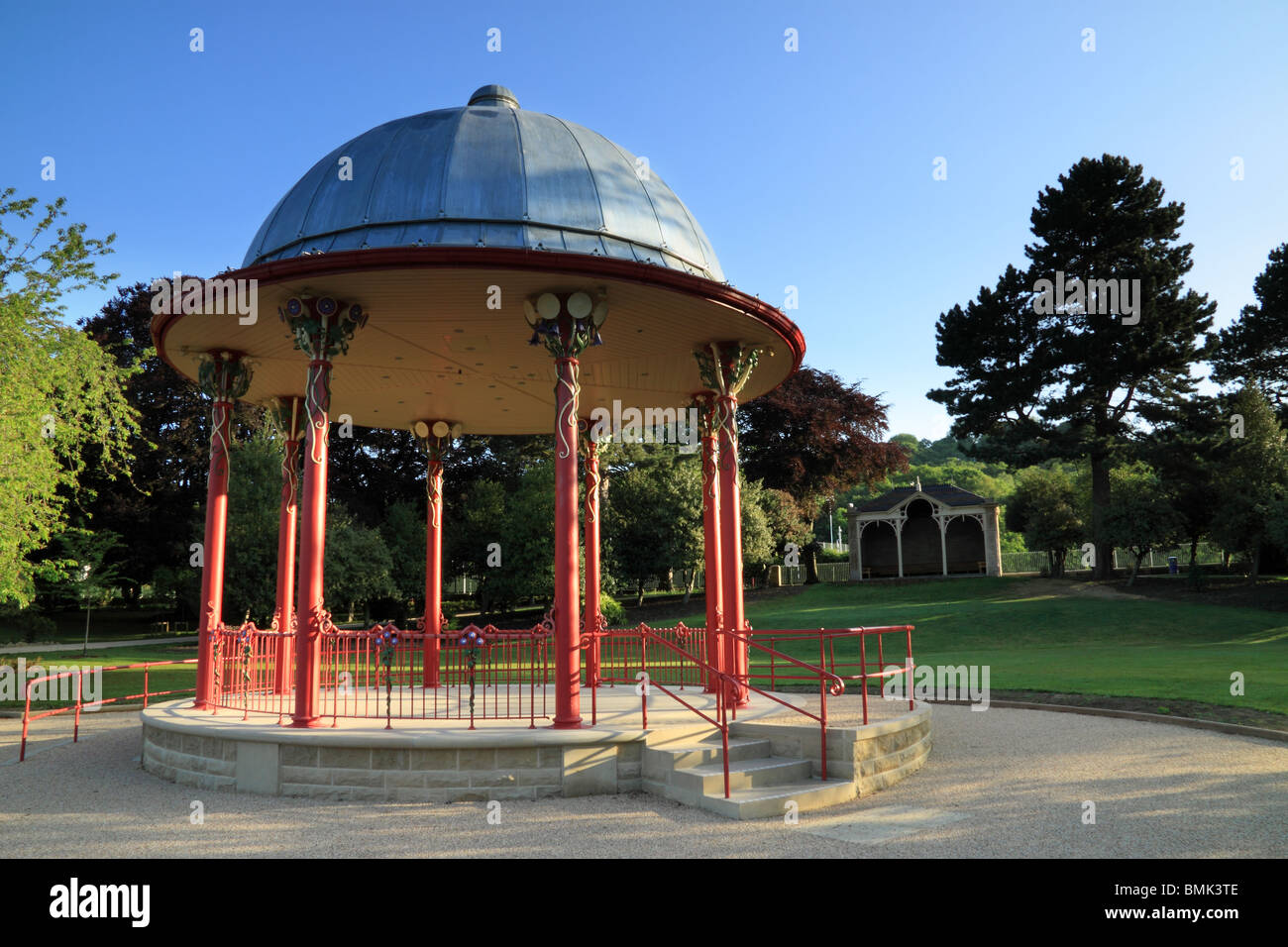 Die Musikpavillon im Roberts Park, Saltaire, Bradford, wurde hinzugefügt, als Teil eines £ 4 M Lotterie finanziert Sanierung des Parks Stockfoto