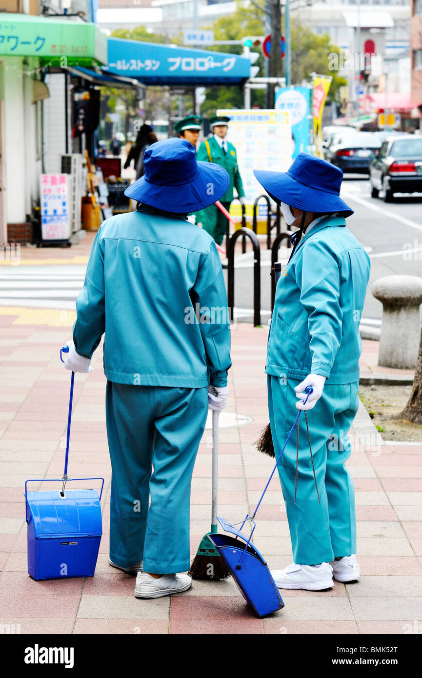 Japanese cleaners Fotos und Bildmaterial in hoher Auflösung Alamy