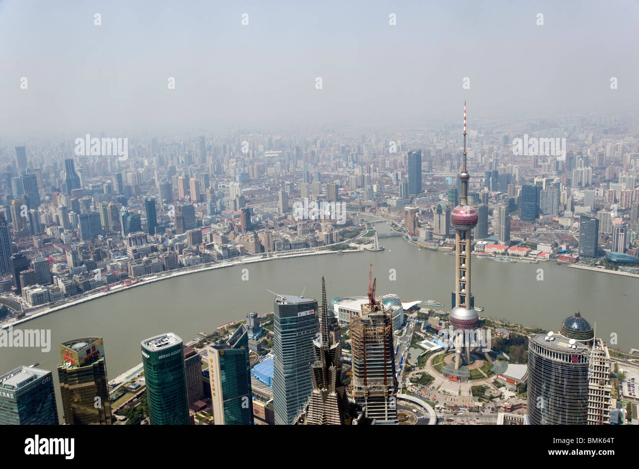 Smog und Luftverschmutzung in der Stadt gesehen von oben, Shanghai, China Stockfoto