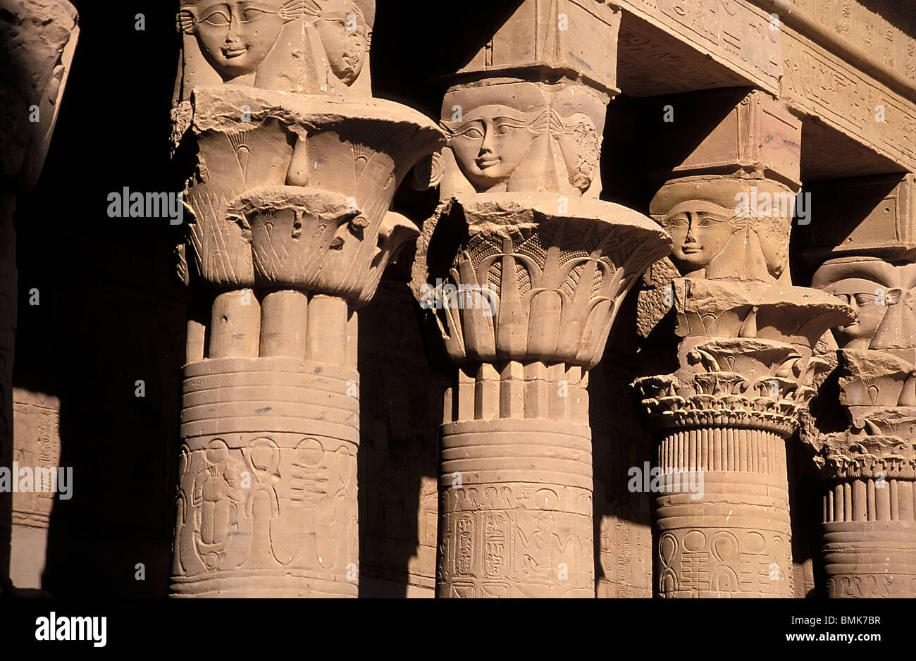 Geburtshaus, mit floralen Spalte Kapitellen bekrönt von Sistrum Hauptstädte mit Hathor Köpfe, Insel Philae, Assuan, Ägypten Stockfoto