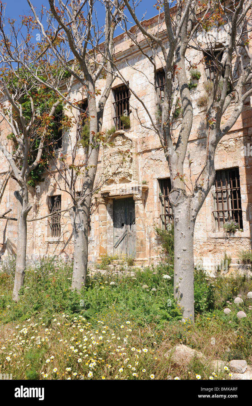 Verfallenen Armee Gebäude La Mola, Mahon (Mao) Menorca, Spanien Stockfoto