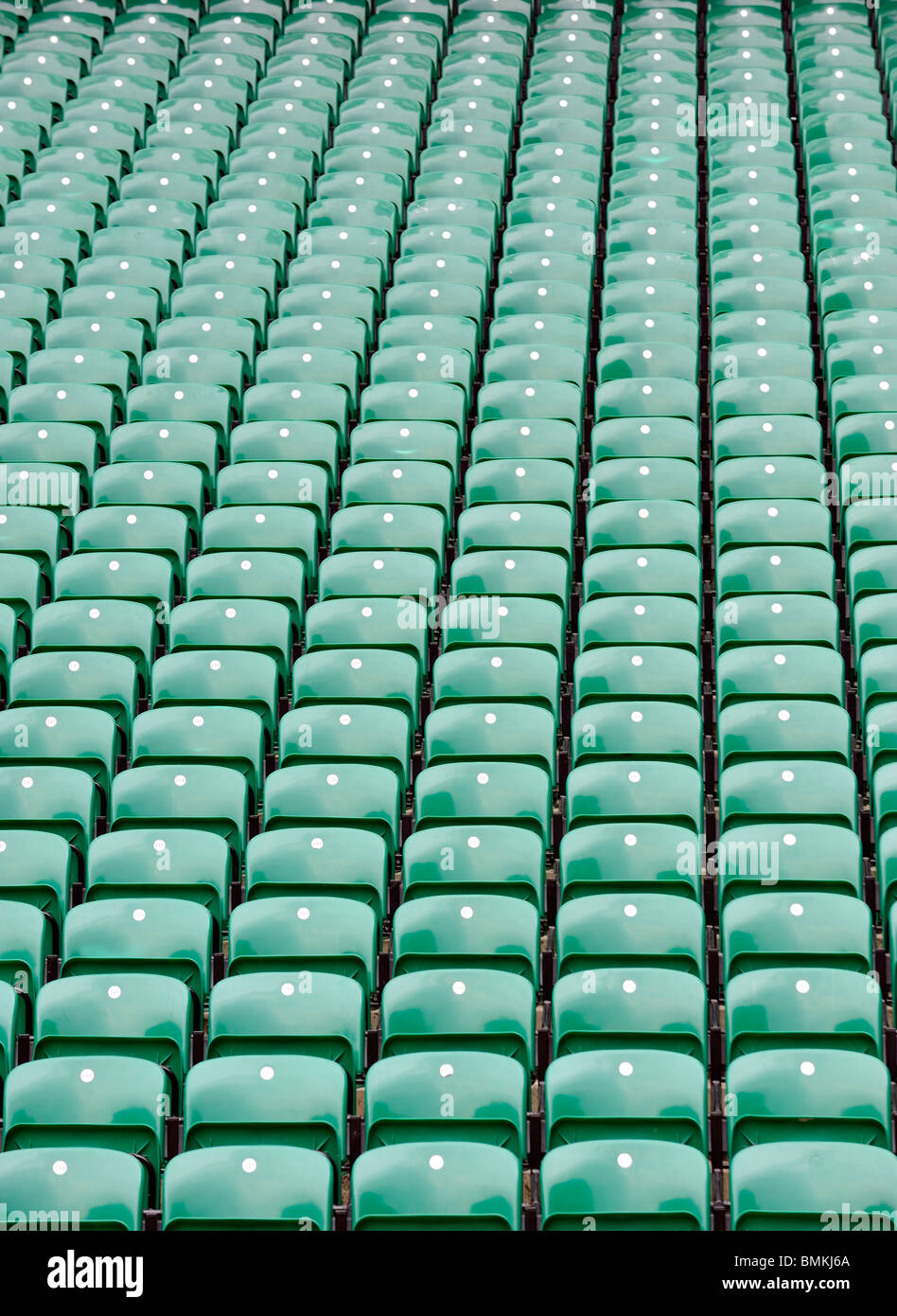 grüne Sitzreihen im Twickenham Stadium, die Heimat des englischen Rugby Stockfoto