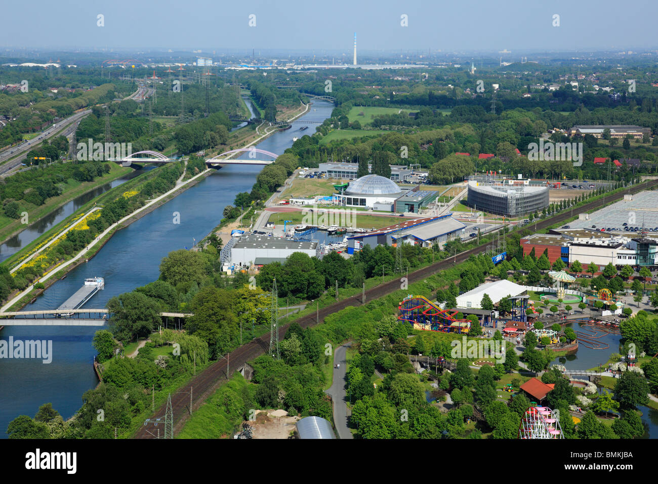 D-Oberhausen, Ruhrgebiet, Niederrhein, Nordrhein-Westfalen, D-Oberhausen-Neue Mitte, Ruhr 2010, Kulturhauptstadt 2010, Route der Industriekultur, Ausstellungshalle Gasometer, Blick vom Gasometer, Shopping-Mall und Freizeit-Center Centro, R Stockfoto