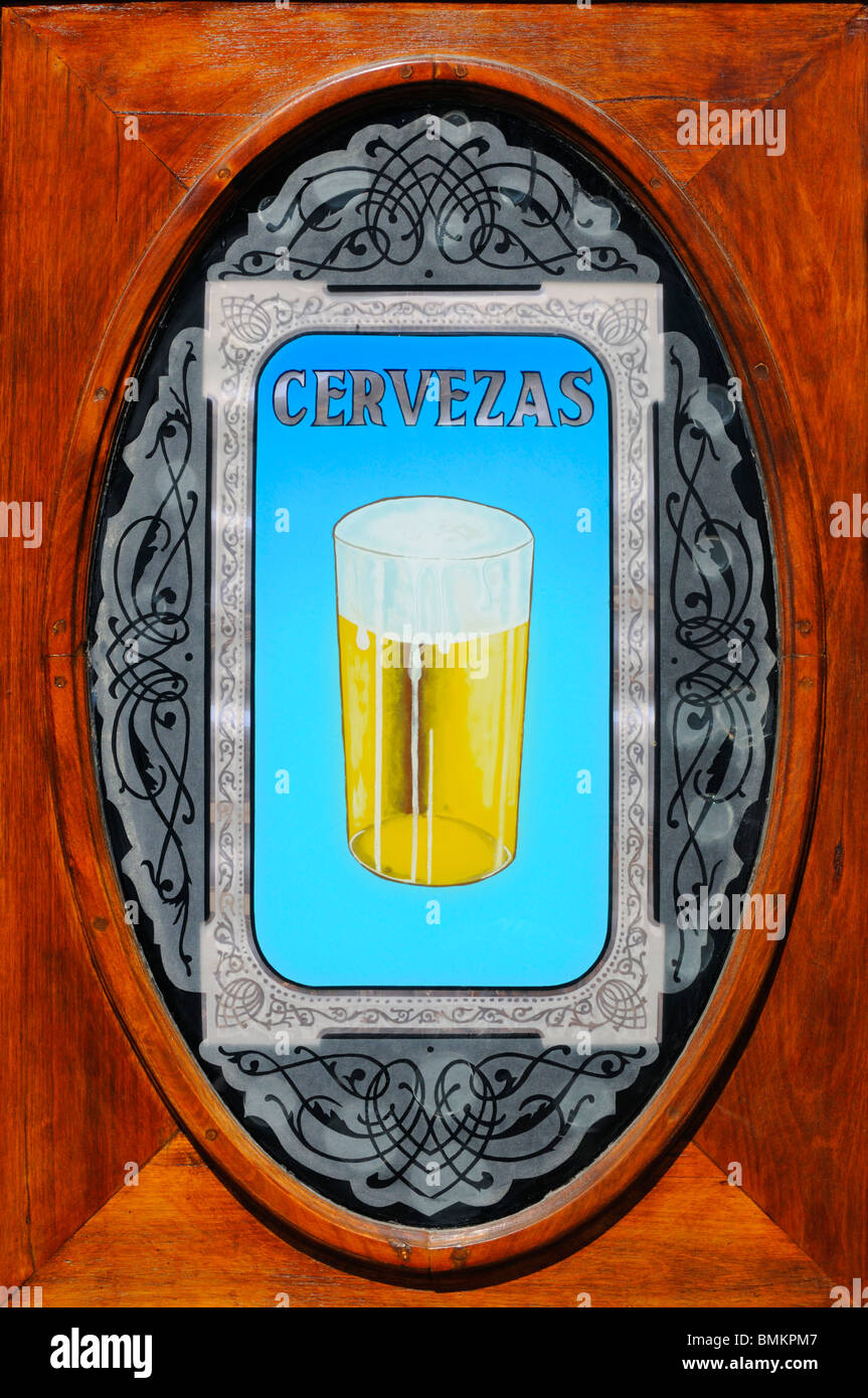 Madrid, Spanien. Bier-Werbung im bar Tür Stockfoto