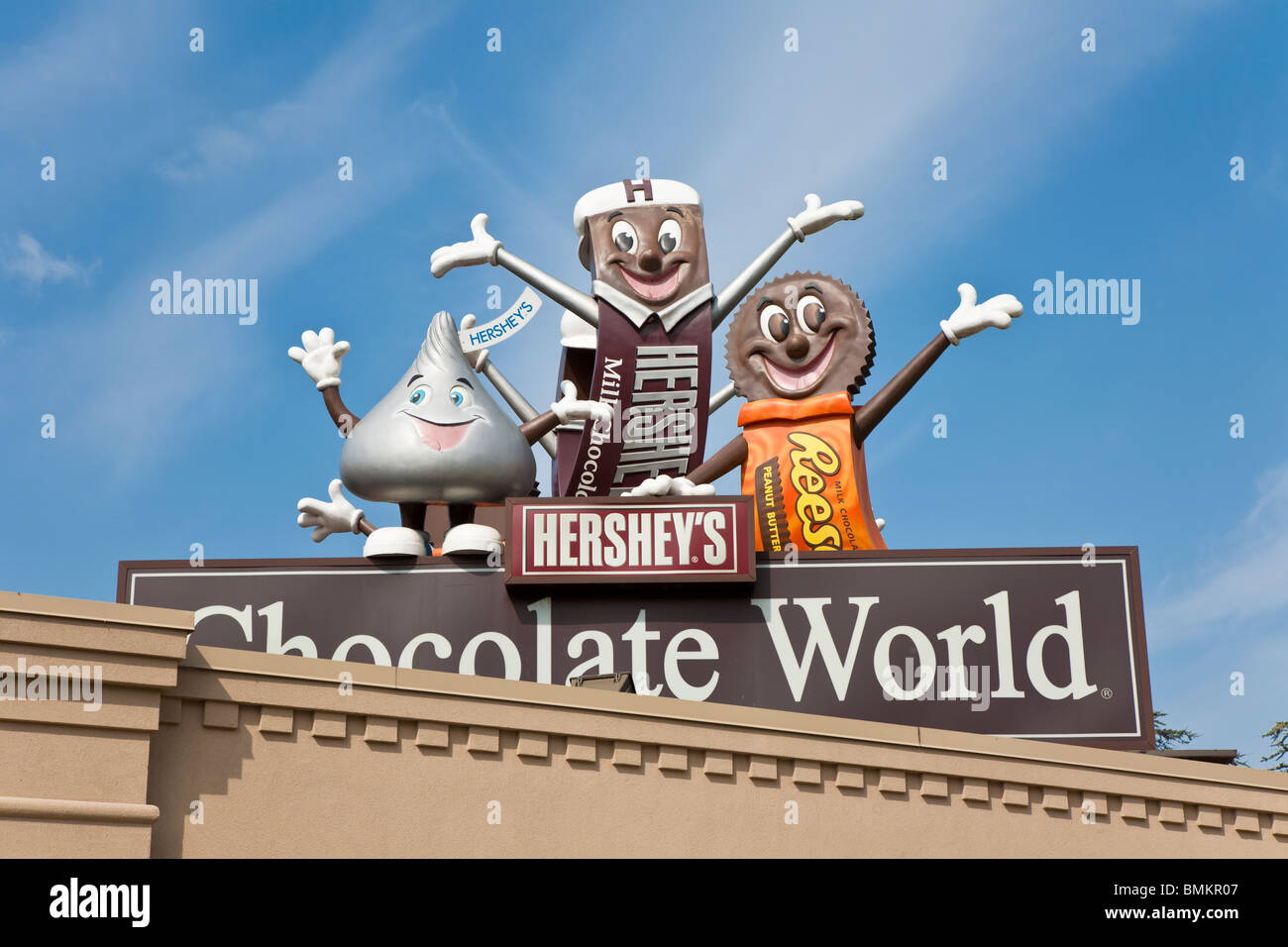 Hershey, PA - Sept 2009 - Candy-Comic-Figuren auf Schild am Hershey's Chocolate World Fabrik speichern in Hershey, Pennsylvania Stockfoto